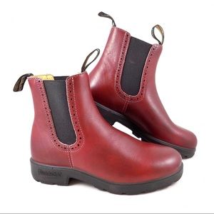 NWT Blundstone 1443 Chelsea Pull On Boots Burgundy